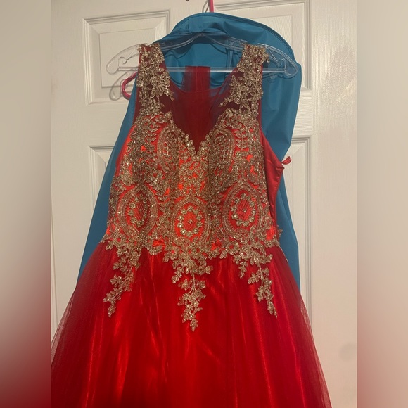 Red prom dress - Picture 9 of 9